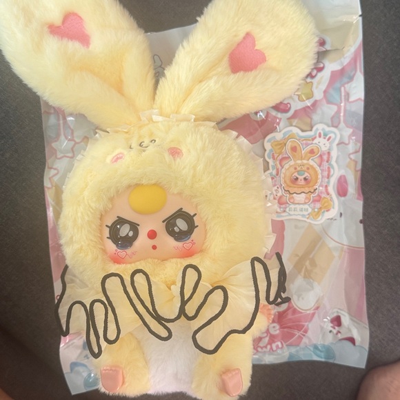 AUTHENTIC Baby Three- Lily Rabbit Town V2 plush blind box
(#2) - Picture 2 of 3